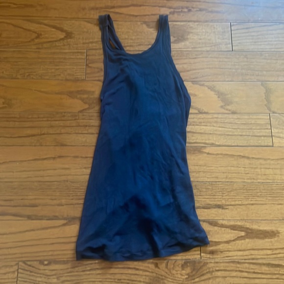 Lululemon tie back drapey tank top 4 with crossed straps - Picture 2 of 3